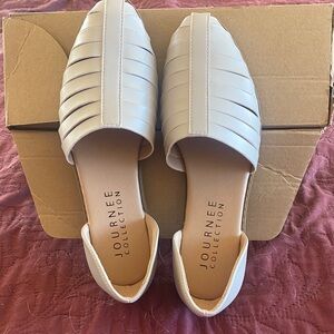 Journee Collection Women's White Flats